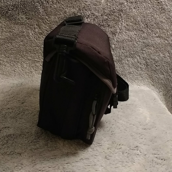NWOT Camera bag- black/gray color, med size - Picture 2 of 10